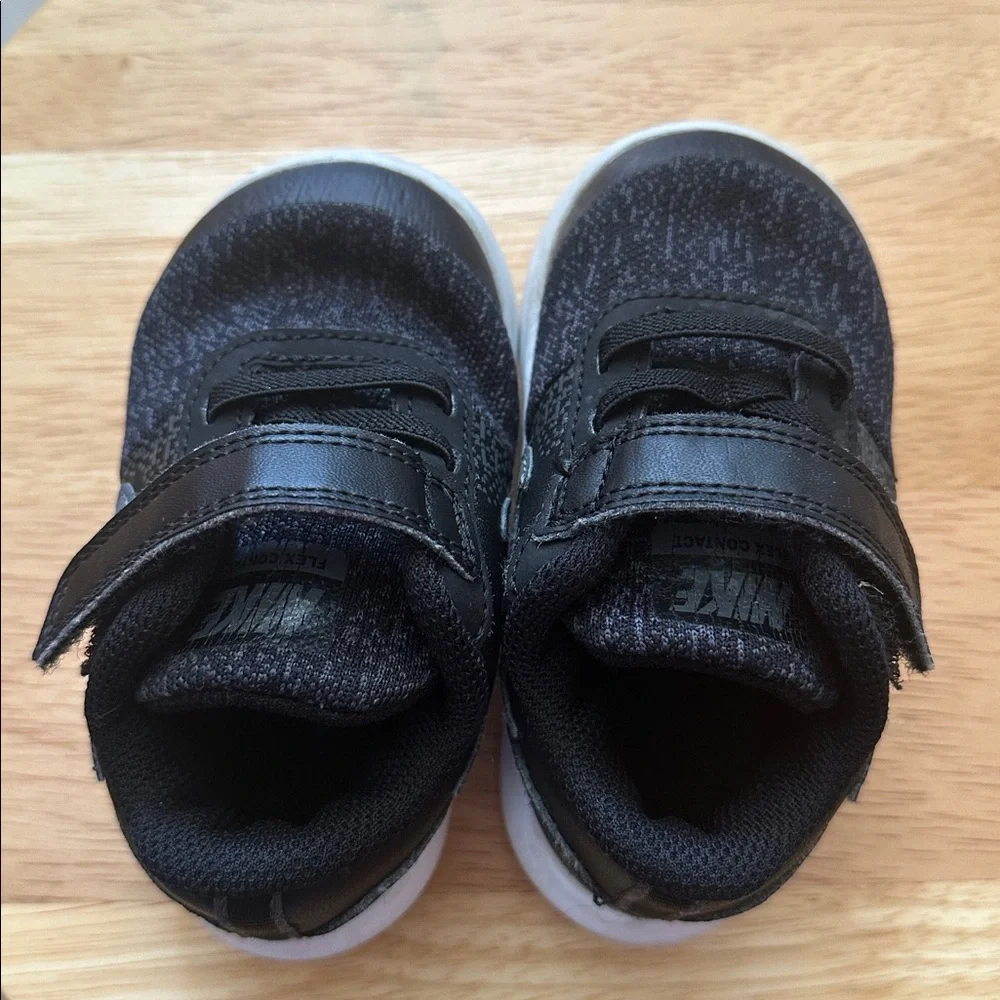 Size 5 toddler, Nike tennis shoes - Picture 2 of 4